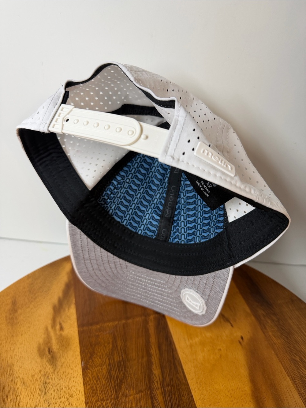 Melin white A-Game Hydro hat, clean, size 58 CM - Picture 8 of 9